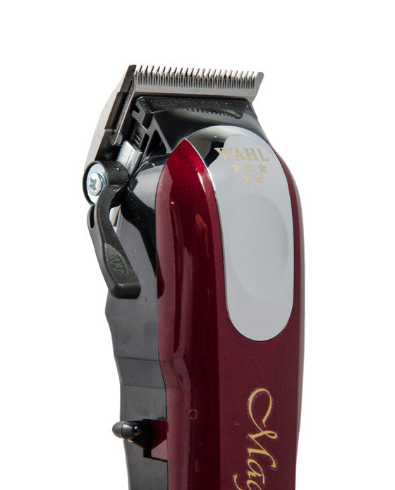 Wahl's Magic Clip is amongst the industry's favourite cordless electric razors, renowned for its powerful rotary motor. The Stagger-Tooth blade makes this razor actively work faster and smoother. This razor features an adjustable leveller that varies the taper and texture of a cut without necessitating constant blade changing, perfect for customers who request fades and blends.